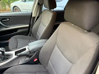 BMW 318i Touring — Break de caractère, première main, entretien complet — Miniatura 9