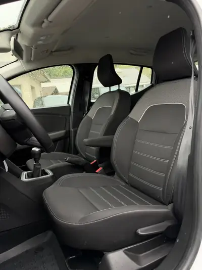 Dacia Sandero TCe 90 Comfort — Citadine robuste, moteur économe et garantie jusqu'à 2026 — Miniatur 12