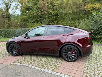Tesla Model Y Performance 2024 — SUV électrique haute performance, 58'000 km seulement — fianco