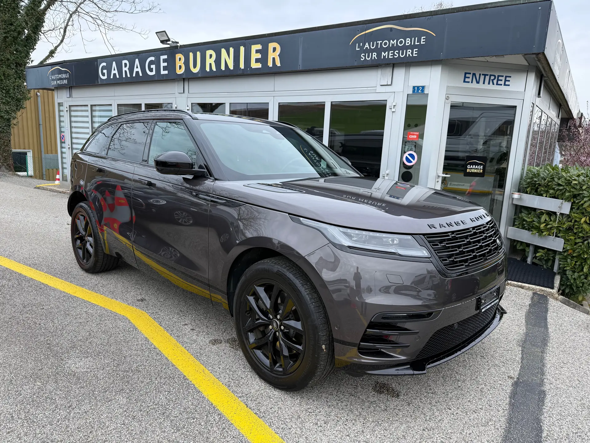 Range Rover Velar P400e — Hybride rechargeable premium, 18 700 km seulement