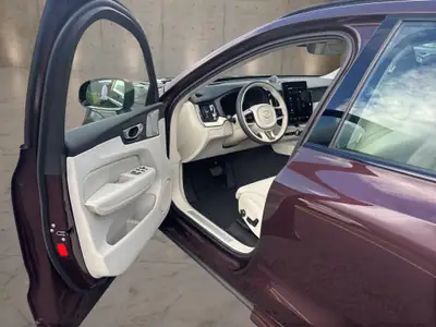 Volvo XC60 2.0 T8 TE Ultra Dark eAWD — SUV hybride rechargeable, 25 km seulement — Miniatur 9
