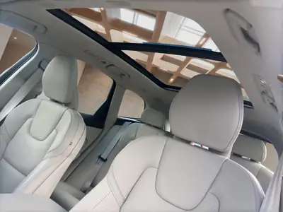 Volvo XC60 2.0 T8 TE Ultra Dark eAWD — SUV hybride rechargeable, 25 km seulement — Miniatur 11