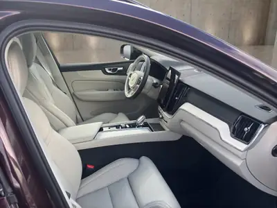 Volvo XC60 2.0 T8 TE Ultra Dark eAWD — SUV hybride rechargeable, 25 km seulement — Miniatur 16