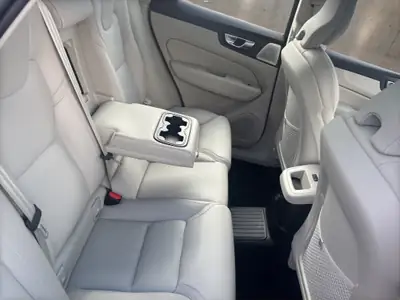 Volvo XC60 2.0 T8 TE Ultra Dark eAWD — SUV hybride rechargeable, 25 km seulement — Miniatur 17