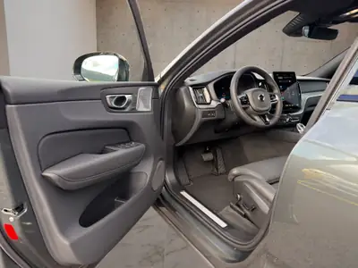 Volvo XC60 2.0 T8 TE Ultra Dark eAWD — Hybride rechargeable haute performance, quasi neuf — Miniatura 9
