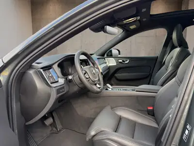 Volvo XC60 2.0 T8 TE Ultra Dark eAWD — Hybride rechargeable haute performance, quasi neuf — Miniatura 10