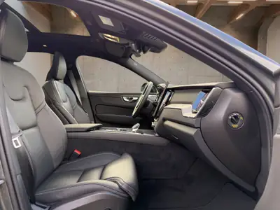 Volvo XC60 2.0 T8 TE Ultra Dark eAWD — Hybride rechargeable haute performance, quasi neuf — Miniatura 16