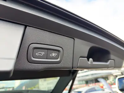 Volvo XC60 2.0 T8 TE Ultra Dark eAWD — Hybride rechargeable haute performance, quasi neuf — Miniatura 19