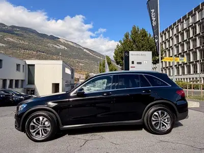 Mercedes-Benz GLC 250 Exclusive — SUV Premium 4x4, Équipements Technik Offroad — vista posteriore