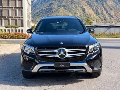 Mercedes-Benz GLC 250 Exclusive — SUV Premium 4x4, Équipements Technik Offroad — fianco
