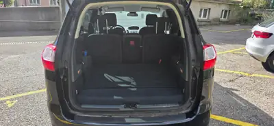 Ford Grand C-MAX 1.0i EcoBoost 125 — Monospace familial, consommation réduite — arrière