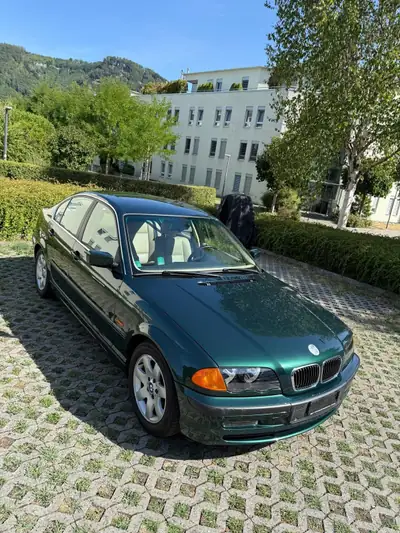 BMW 328i 1998 — Berline classique, moteur performant, historique sans sinistre — exterior view