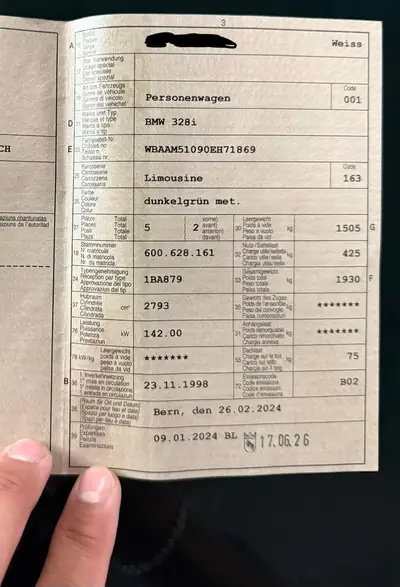 BMW 328i 1998 — Berline classique, moteur performant, historique sans sinistre — detail