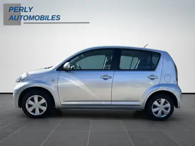 Daihatsu Sirion 1.3 Eco 4WD — Citadine polyvalente, 4 roues motrices et conso maîtrisée — Heckansicht