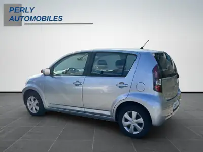Daihatsu Sirion 1.3 Eco 4WD — Citadine polyvalente, 4 roues motrices et conso maîtrisée — Innenraum