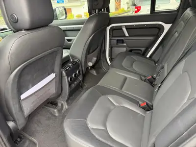 Land Rover Defender 3.0 I6 400 X-Dynamic HSE — SUV premium hybride, 26 000 km seulement — Armaturenbrett