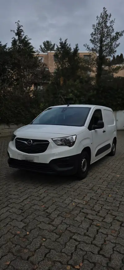 Opel Combo 1.2 Essentia S/S — Utilitaire compact fiable, entretien maîtrisé — Außenansicht