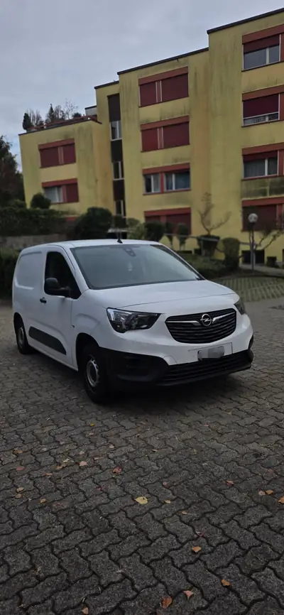 Opel Combo 1.2 Essentia S/S — Utilitaire compact fiable, entretien maîtrisé — Seitenansicht