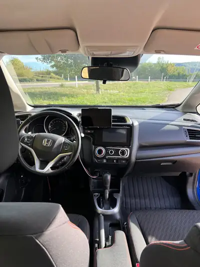 Honda Jazz 1.5i Dynamic — Citadine polyvalente, automatique CVT, 120 000 km — side view
