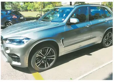 BMW X5 M — SUV haute performance 575 ch, faible kilométrage — fianco