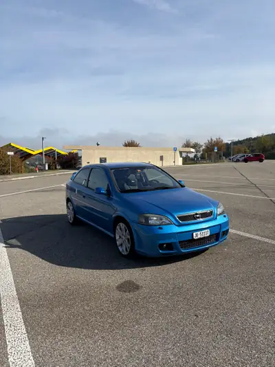 Opel Astra 2.0 Turbo OPC — Compacte sportive 200 ch, historique sans sinistre — côté