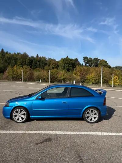 Opel Astra 2.0 Turbo OPC — Compacte sportive 200 ch, historique sans sinistre — intérieur