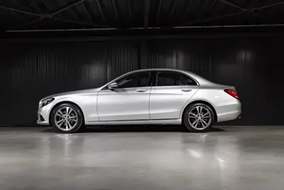 Mercedes-Benz C 180 Avantgarde — Berline élégante, entretien Mercedes, technologie premium — vista posteriore