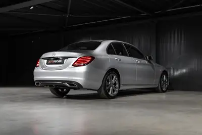 Mercedes-Benz C 180 Avantgarde — Berline élégante, entretien Mercedes, technologie premium — Miniatura 8