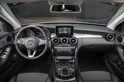 Mercedes-Benz C 180 Avantgarde — Berline élégante, entretien Mercedes, technologie premium — Miniatura 15