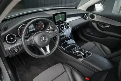 Mercedes-Benz C 180 Avantgarde — Berline élégante, entretien Mercedes, technologie premium — Miniatura 13
