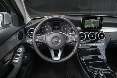Mercedes-Benz C 180 Avantgarde — Berline élégante, entretien Mercedes, technologie premium — Miniatura 16