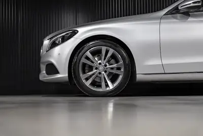 Mercedes-Benz C 180 Avantgarde — Berline élégante, entretien Mercedes, technologie premium — Miniatura 21