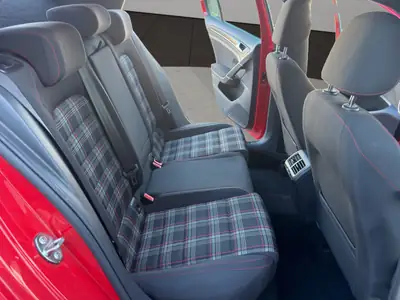 VW Golf 2.0 TSI GTI Performance — Sportive authentique, 230 ch et équipements premium — Miniature 17