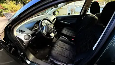 Mazda 2 1.3i 16V Exclusive — Citadine fiable, faible kilométrage, sans accident — Miniatur 10