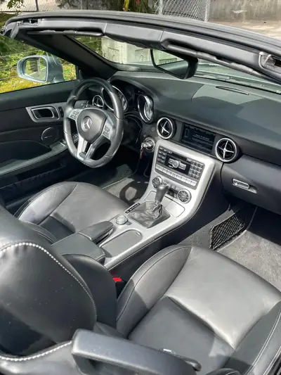 Mercedes-Benz SLK 250 — Cabriolet sportif élégant, 69 000 km seulement — côté