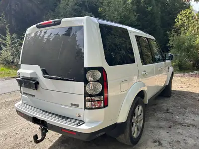 Land Rover Discovery 3.0 SDV6 256 HSE — 7 places, moteur diesel puissant, entretien récent — rear view