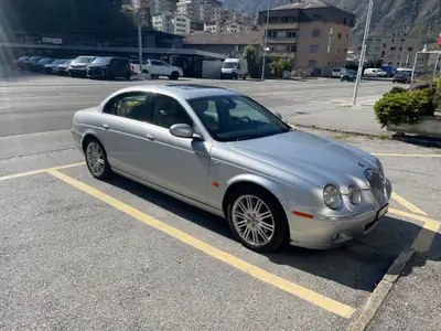 Jaguar S-Type 3.0 V6 Executive — Berline britannique élégante, entretien complet — arrière