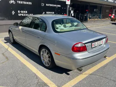 Jaguar S-Type 3.0 V6 Executive — Berline britannique élégante, entretien complet — détail