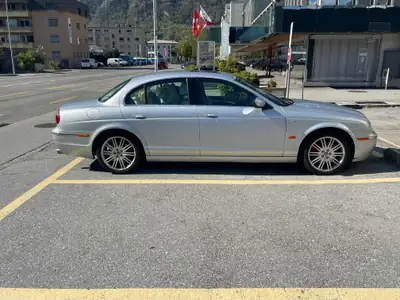 Jaguar S-Type 3.0 V6 Executive — Berline britannique élégante, entretien complet — intérieur