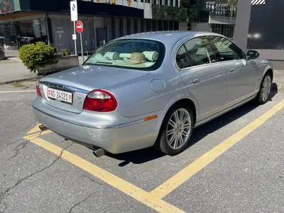 Jaguar S-Type 3.0 V6 Executive — Berline britannique élégante, entretien complet — tableau de bord