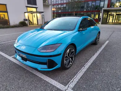 Hyundai Ioniq 6 77,4 kWh Launch Edition 4WD — Berline électrique performante, 29 000 km — vista esterna