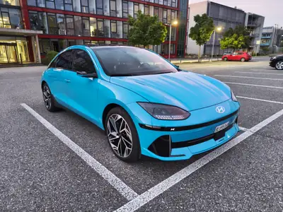 Hyundai Ioniq 6 77,4 kWh Launch Edition 4WD — Berline électrique performante, 29 000 km — fianco