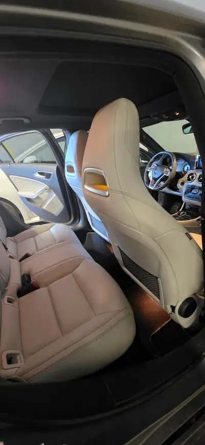Mercedes-Benz A 45 AMG 4MATIC — Berline sportive haute performance, 360 ch intégraux — interior