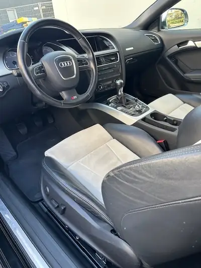 Audi S5 4.2 V8 FSI Quattro — Coupé sportif manuel, 353 ch, sans sinistre — intérieur