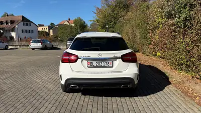 Mercedes-Benz GLA 250 4Matic AMG Line — SUV compact premium, toit panoramique, 64 000 km — Miniatur 10