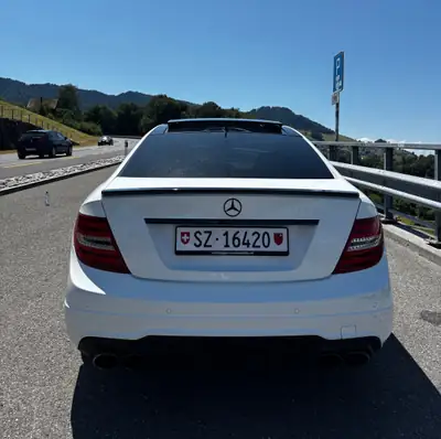 Mercedes-Benz C 200 Coupé — Design AMG 63, motorisation fiable et 8 pneus neufs — dashboard