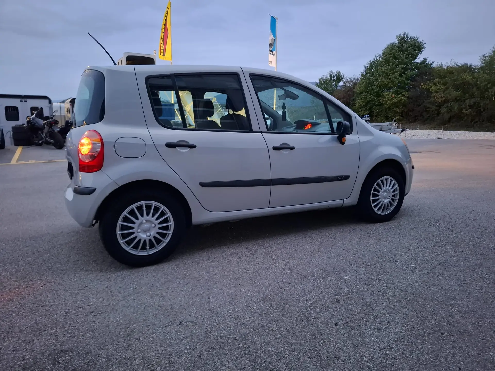 Renault Modus 1.2 16V — Minivan compact pratique et économe, sans accident