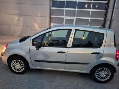 Renault Modus 1.2 16V — Minivan compact pratique et économe, sans accident — side view