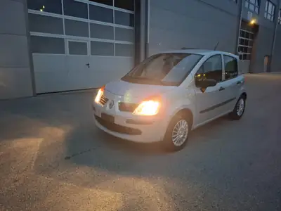 Renault Modus 1.2 16V — Minivan compact pratique et économe, sans accident — rear view
