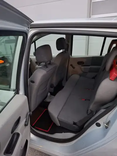 Renault Modus 1.2 16V — Minivan compact pratique et économe, sans accident — dashboard